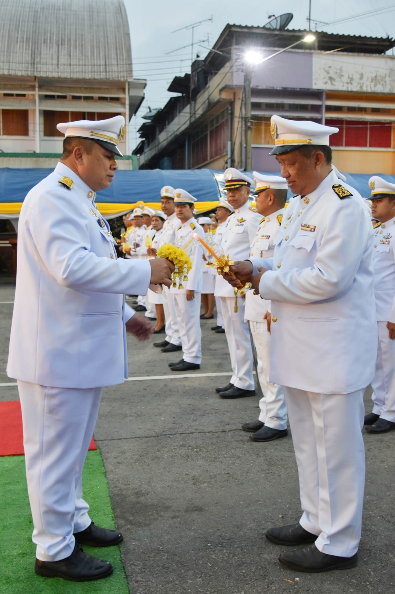 พิธีถวายเครื่องราชสักการะและวางพานพุ่ม พิธีถวายพระพรชัยมงคล เนื่องในโอกาสวันเฉลิมพระเกียรติ สมเด็จพระนางเจ้าสิริกิติ์ พระบรมราชินีนาถ พระบรมราชชนนีพันปีหลวง
เวลา 17.30 น. วันที่ 12 สิงหาคม 2567 ณ บริเวณวงเวียนลองกอง 
นายประเสริฐ แซ่ฮ่อ นายกเทศมนตรีตำบลตันหยงมัส พร้อมคณะผู้บริหาร หัวหน้าส่วนราชการ ผู้บริหารสถานศึกษา  ข้าราชการ หน่วยงานภาครัฐ ภาคเอกชน และประชาชนในพื้นที่ ร่วมพิธีถวายเครื่องราชสักการะ และวางพานพุ่ม และพิธีถวายพระพรชัยมงคล เนื่องในโอกาสวันเฉลิมพระเกียรติ สมเด็จพระนางเจ้าสิริกิติ์ พระบรมราชินีนาถ พระบรมราชชนนีพันปีหลวง
โดยมี นายวิมุตติ อำนักมณี นายอำเภอระแงะ เป็นประธานในพิธี จากนั้นประธานในพิธีได้กล่าวกราบบังคมทูลถวายพระพรชัยมงคล และร่วมขับร้องเพลง “สรรเสริญพระบารมี” และ “เพลงสดุดีพระแม่ไทย” เบื้องหน้าพระฉายาลักษณ์ เพื่อเป็นการการแสดงออกซึ่งความจงรักภักดีเทิดทูน พิทักษ์รักษาไว้ซึ่งสถาบันพระมหากษัตริย์ เพื่อเป็นการสำนึกในพระมหากรุณาธิคุณ และแสดงออกถึงความจงรักภักดีต่อสถาบันพระมหากษัตริย์