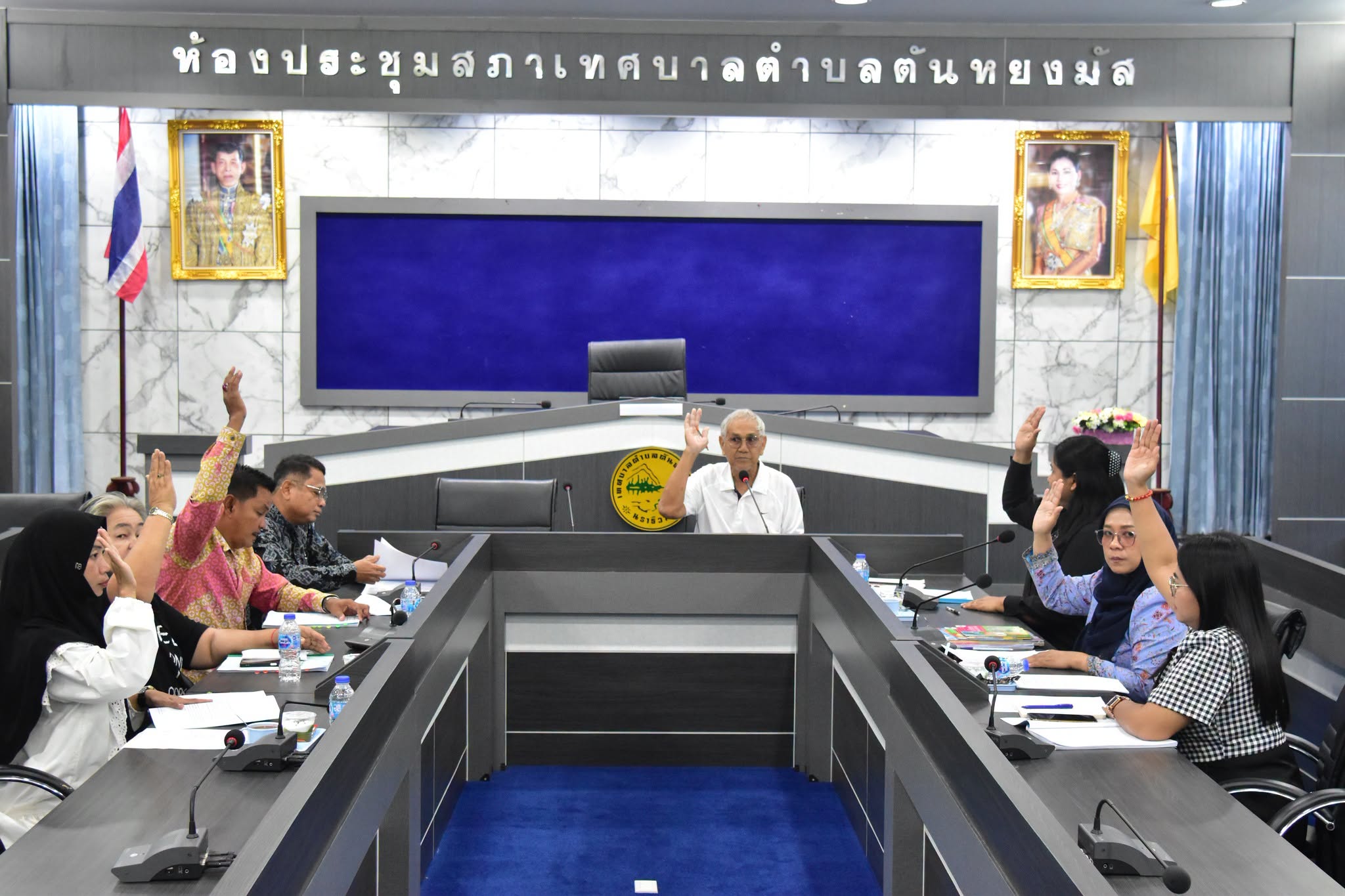 การประชุมคณะกรรมการศูนย์พัฒนาเด็กเล็กเทสบาลตำบลตันหยงมัส ครั้งที่  2/2569
วันที่ 21 กรกฎาคม 2569 เวลา 10.00 น. กองการศึกษาเทศบาลตำบลตันหยงมัส จัดการประชุมคณะกรรมการศูนย์พัฒนาเด็กเล็กเทศบาลตำบลตันหยงมัส ครั้งที่ 2/2569 โดยนางสาวซารีนา มานะวณิชย์ นายกเทศมนตรีตำบลตันหยงมัส เป็นประธานในการประชุมดังกล่าว พร้อมด้วยนางสาวชฎาภรณ์ ทองอ่อน ผู้อำนวยการกองการศึกษา,ครูศูนย์พัฒนาเด็กเล็กเทศบาลตำบลตันหยงมัส และคณะกรรมการศูนย์พัฒนาเด็กเล็กเทศบาลตำบลตันหยงมัส เข้าร่วมในการประชุมครั้งนี้ ณ ห้องประชุมสภาเทศบาลตำบลตันหยงมัส เพื่อพิจารณาร่างแผนพัฒนาการเด็ก ( พศ.2571-2575) ของศุนย์พัฒนาเด็กเล็กเทศบาลตำบลตันหยงมัส อำเภอระแงะ จังหวัดนราธิวาส