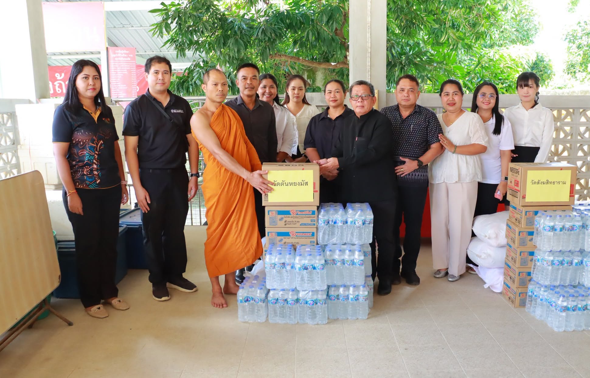 เทศบาลตำบลตันหยงมัส ร่วมถวายเครื่องอุปโภคบริโภค โครงการส่งเสริมการปฏิบัติศาสนกิจของพระภิกษุสามเณร และพุทธศาสนิกชนในจังหวัดนราธิวาส ช่วงเทศกาลเข้าพรรษา ประจำปีงบประมาณ พ.ศ. 2569
วันที่ 23 กรกฎาคม 2569 เวลา 11.00 น. นางสาวซารีนา มานะวณิชย์ นายกเทศมนตรีตำบลตันหยงมัส มอบหมายให้นายสว่าง อกนิษฐ์กุล รองนายกเทศมนตรี พร้อมด้วยปลัดเทศบาล รองปลัดเทศบาล หัวหน้าส่วนราชการ และพนักงานเทศบาล ร่วมถวายเครื่องอุปโภคบริโภค โครงการส่งเสริมการปฏิบัติศาสนกิจของพระภิกษุสามเณร และพุทธศาสนิกชนในจังหวัดนราธิวาส ช่วงเทศกาลเข้าพรรษา ประจำปีงบประมาณ พ.ศ. 2569 เพื่อส่งเสริมกำลังใจให้กับพระภิกษุและสามเณรที่ปฏิบัติศาสนกิจในพื้นที่ และเป็นการสืบสานประเพณีอันดีงามและทำนุบำรุงพระพุทธศาสนาให้มีความมั่นคงต่อไป ณ วัดตันหยงมัส อำเภอระแงะ จังหวัดนราธิวาส
